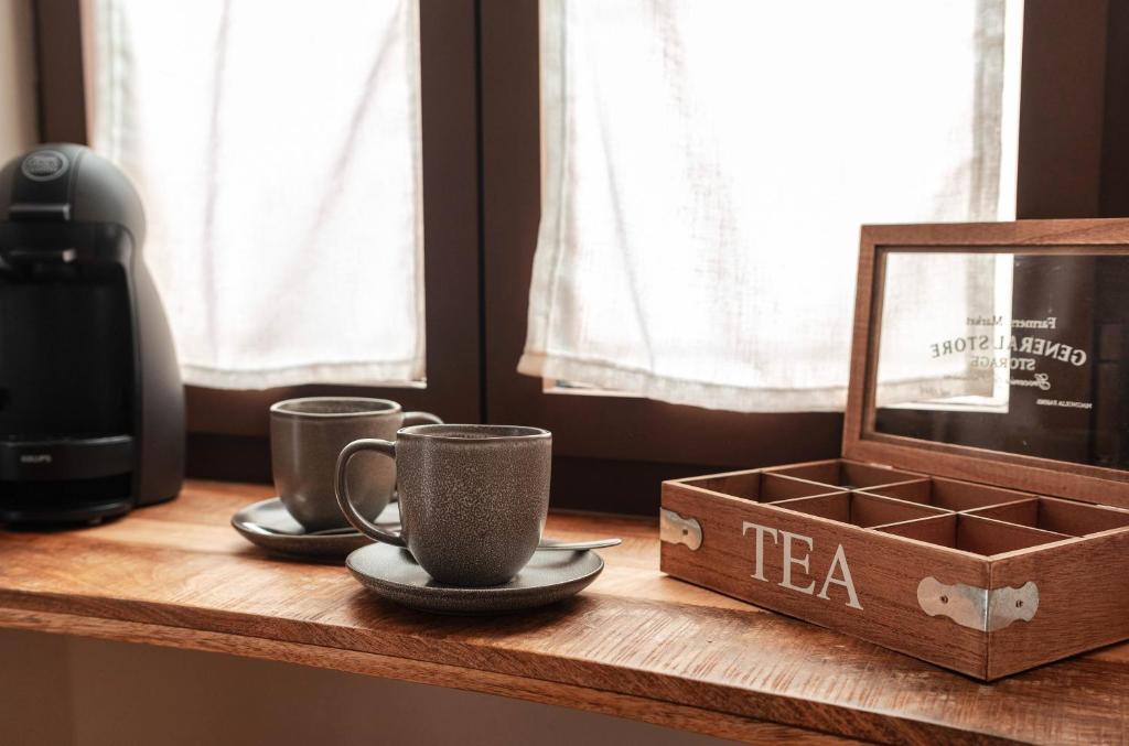 Příslušenství pro přípravu čaje a kávy v ubytování Ōrigins Hotel Boutique - Adults Only