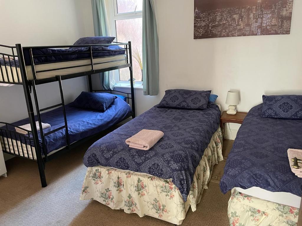 The Blue Moon - Quarto Quadruplas Com Banheiro