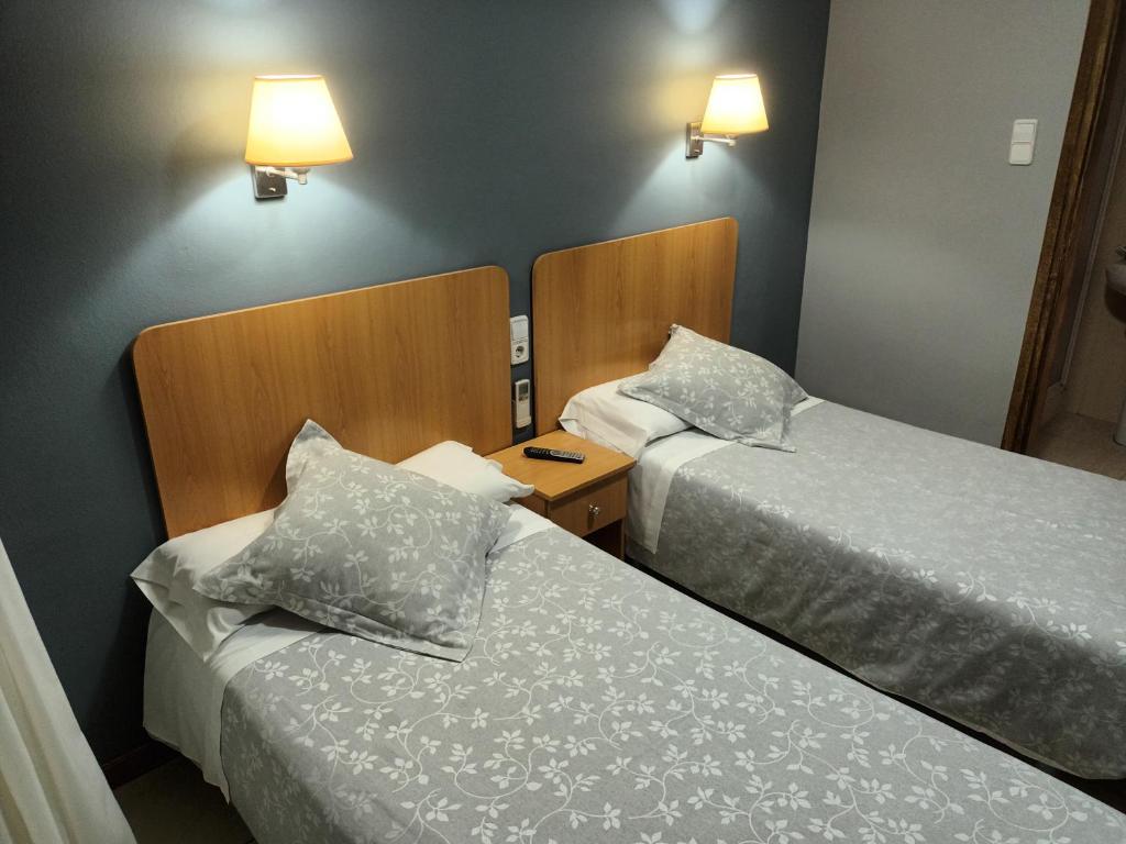 Posteľ alebo postele v izbe v ubytovaní Hostal Can Jaume