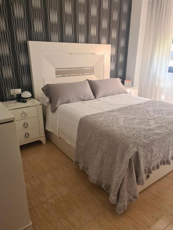 Habitación con baño privado, Alicante – Precios actualizados 2023