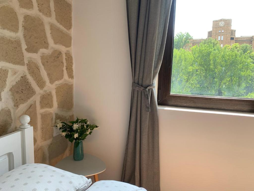 Postel nebo postele na pokoji v ubytování Spring-Пролет Apartment, Old Town, Veliko Tărnovo