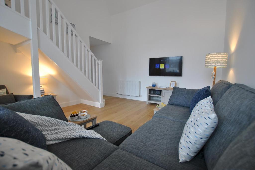 TV a/nebo společenská místnost v ubytování Walters Neuk Anstruther- luxury coastal home