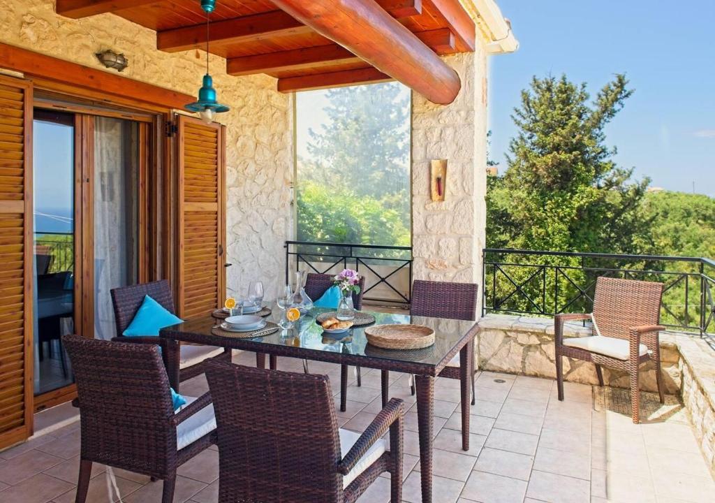 Balkón nebo terasa v ubytování Villa Petalouda Stunning Villa in Tragaki Zante