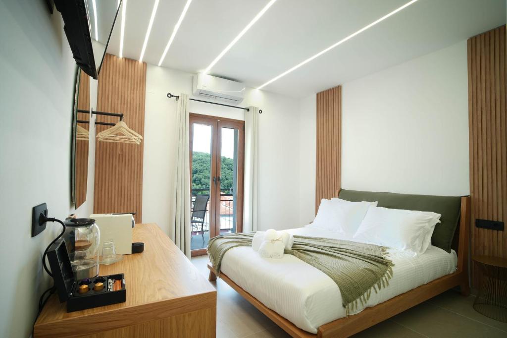 Postel nebo postele na pokoji v ubytování Omnia Deluxe Rooms