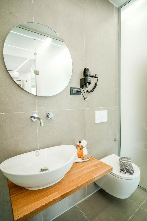 Koupelna v ubytování Omnia Deluxe Rooms