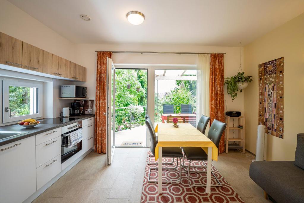 Kuchyňa alebo kuchynka v ubytovaní Apartments im Garten - Haus Daniela