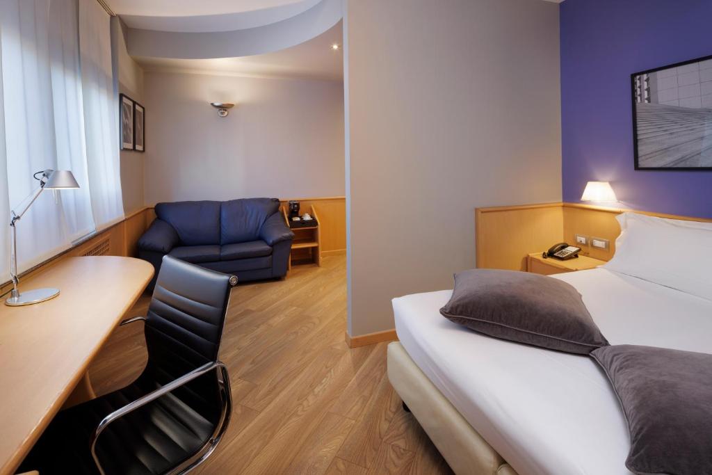 
Deluxe Queen Room with Single Bed
