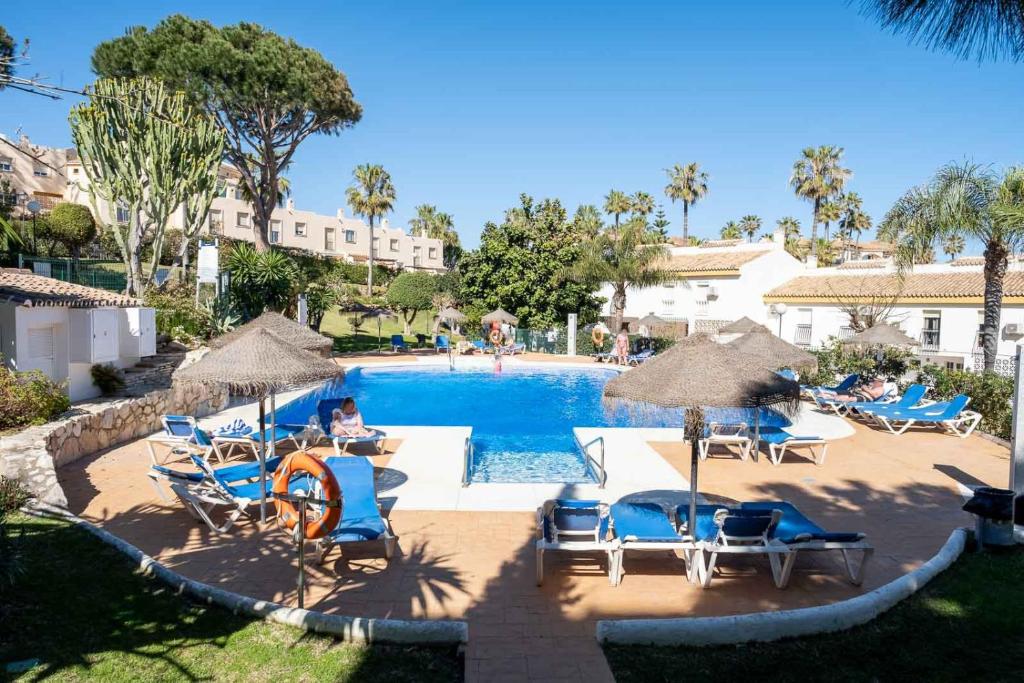 Bazén v ubytování Marina Dorada Blue Haven by Alfresco Stays nebo v jeho okolí