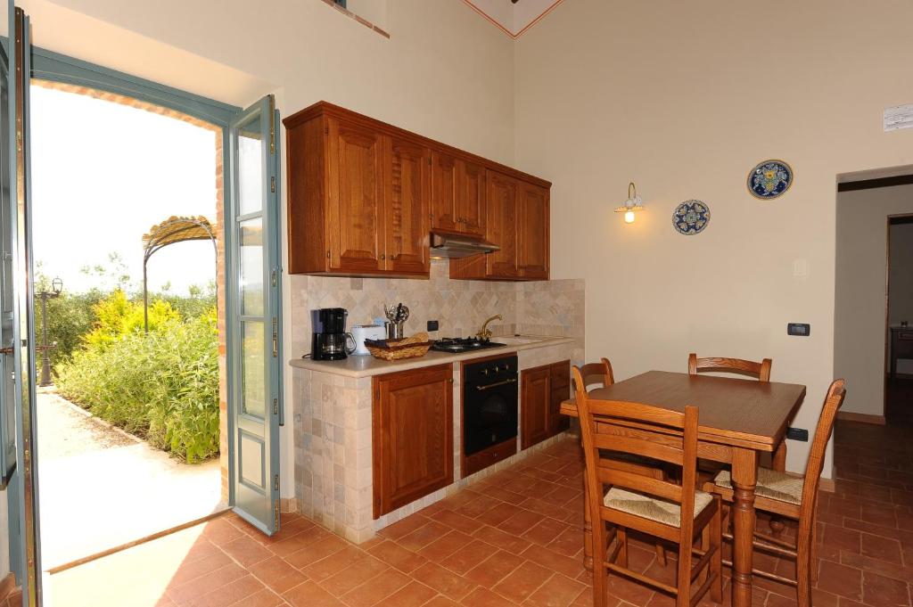 Kuchnia lub aneks kuchenny w obiekcie Casa Vacanze La Fiorita