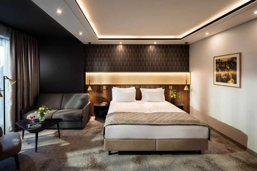 Супериорна стая с king size легло и балкон