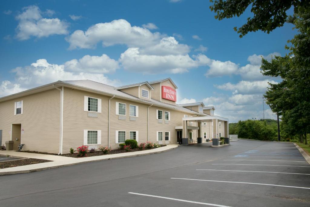 a front view of a hotel with a parking lot at HomeTown Inn-Ringgold in Ringgold