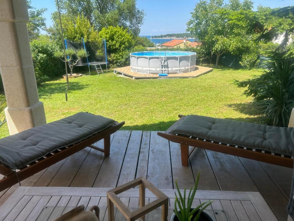 Basen w obiekcie Stone house Chiara Seaview lub w pobliżu