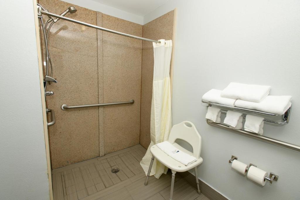 HomeTown Inn-Ringgold - Reine Room - Accès Aux Personnes Handicapées
