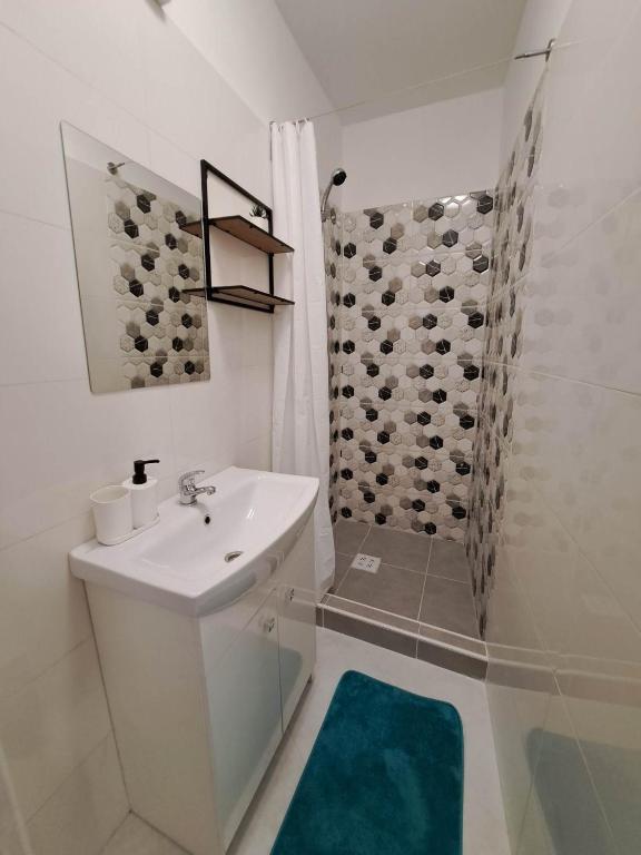 Milla Apartmanok - Apartment With Terrace