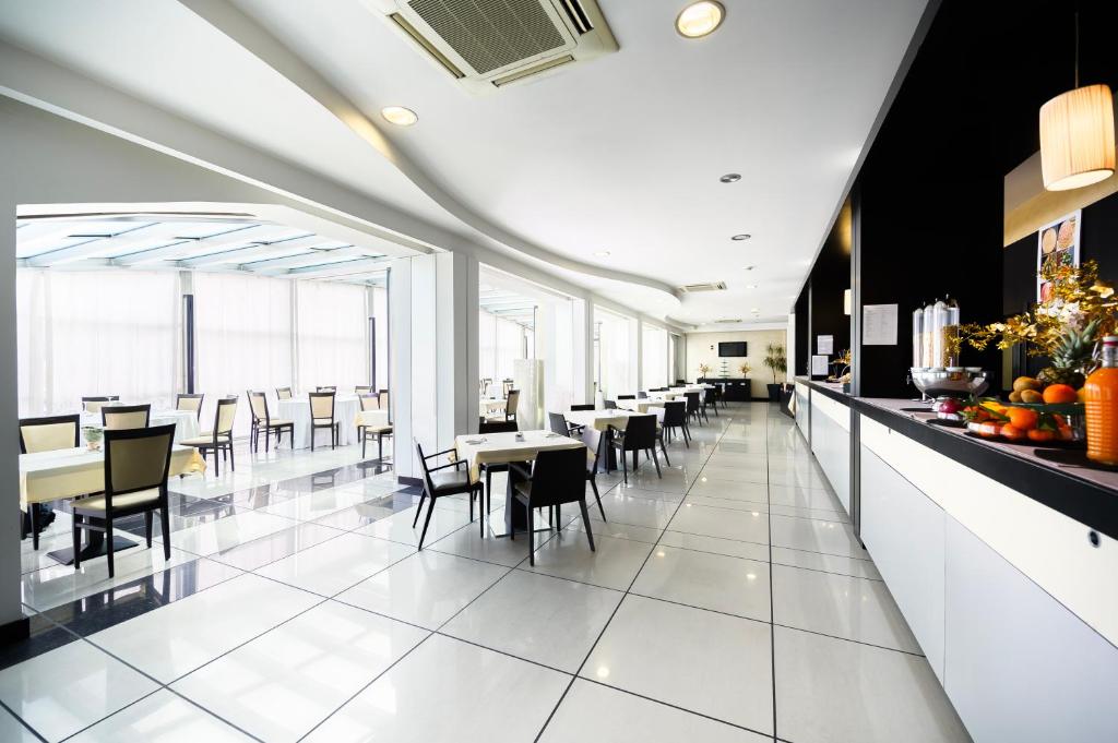 Een restaurant of ander eetgelegenheid bij Hotel Dei Principati