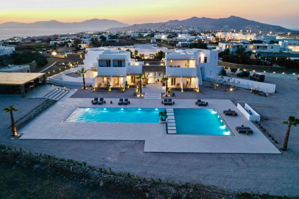 Basen w obiekcie Adama Mykonos Boutique Hotel lub w pobliżu