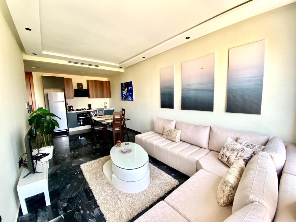NEW modern 1 BR, 1min fr tramway - Appartamento Con Balcone