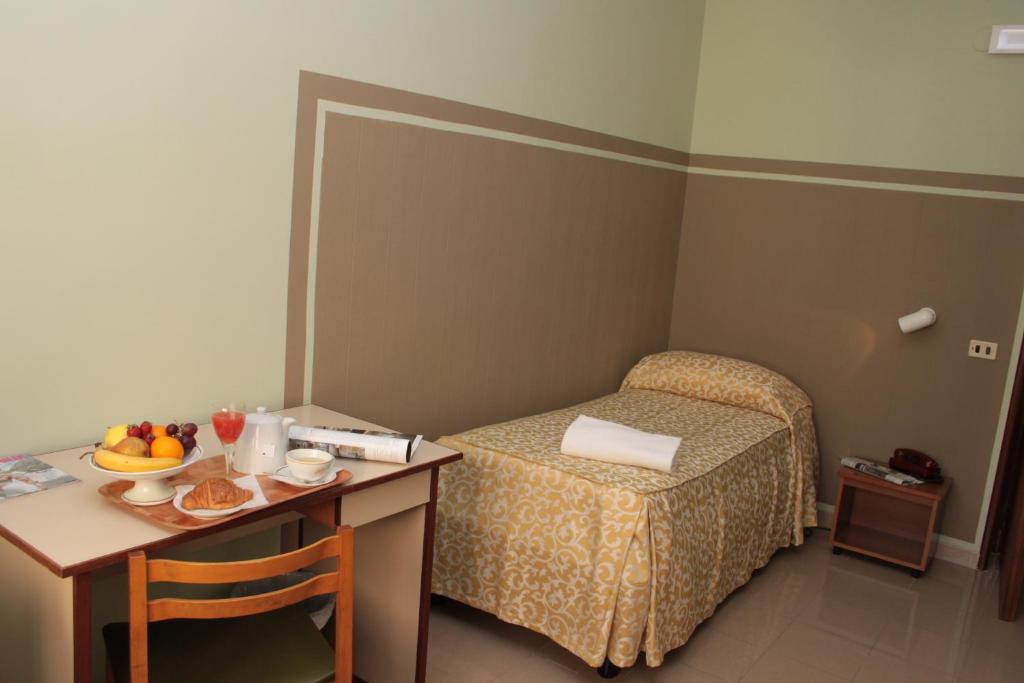 Postel nebo postele na pokoji v ubytování Hotel Plaza
