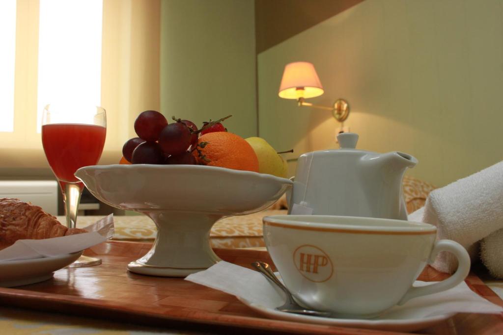 Příslušenství pro přípravu čaje a kávy v ubytování Hotel Plaza