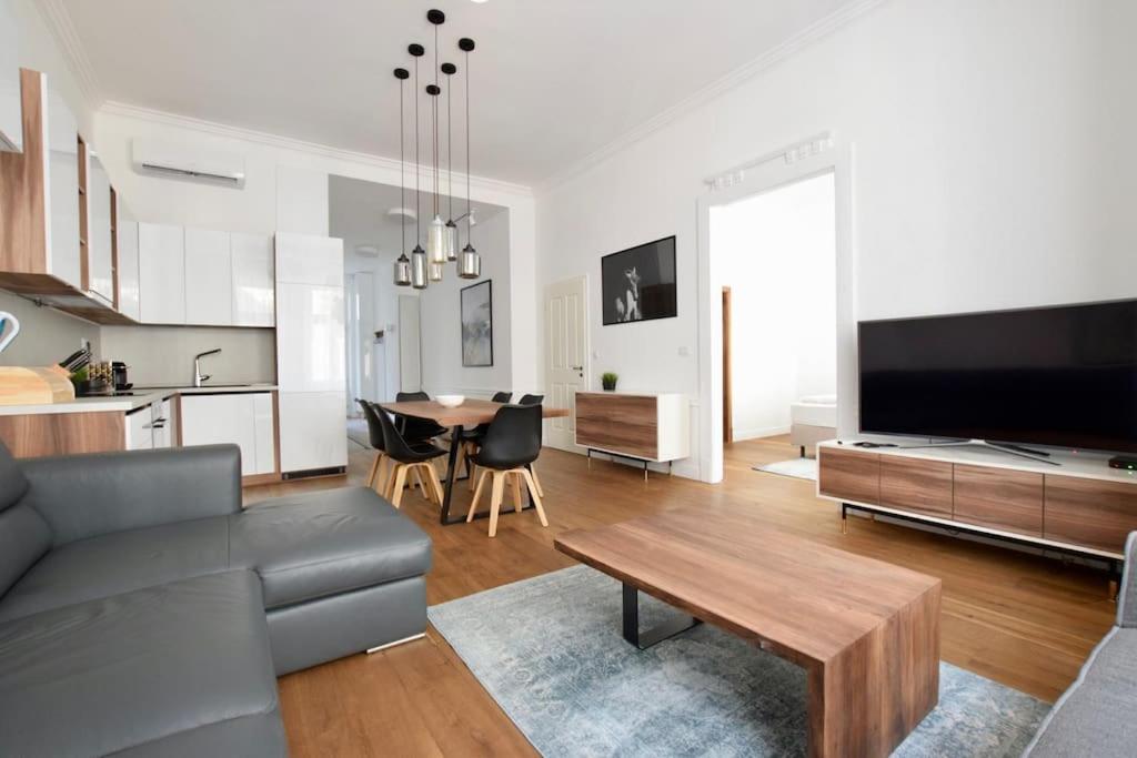 Luxury Apartment by Hi5 - Budapest Broadway (094) 1066 Budapest, 30 Zichy Jenő utca kép - 1