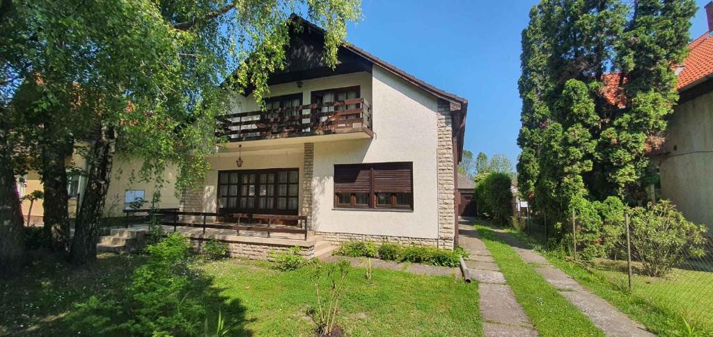 Budova, v ktorej sa apartmán nachádza