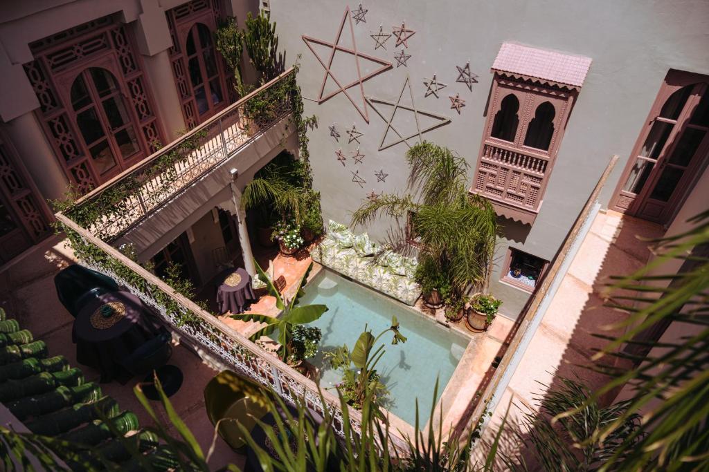 an overhead view of a house with a swimming pool at Riad 117 in Marrakesh