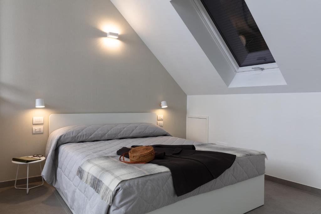 Łóżko lub łóżka w pokoju w obiekcie Cirene Apartments Milano