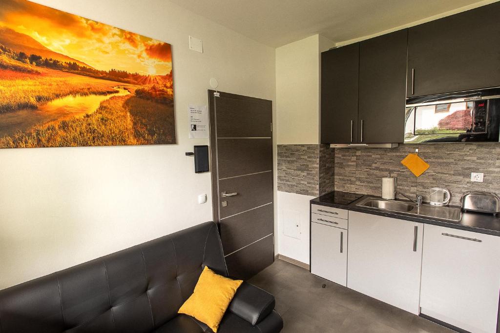 Kuchyň nebo kuchyňský kout v ubytování DB Bled Apartment