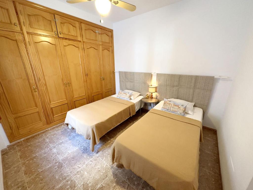 Posteľ alebo postele v izbe v ubytovaní Apartamento Las Yucas, Frigiliana 2 Bedroom 2 Bathroom apartment with Large Terrace and Amazing Views HansOnHoliday Rentals