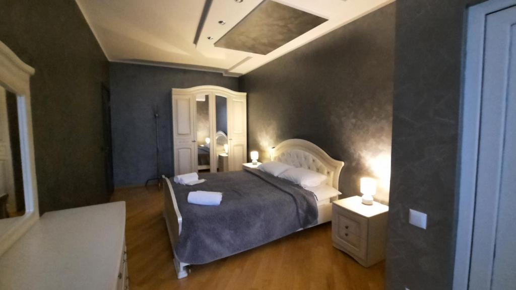 Llit o llits en una habitació de Makos Guest House