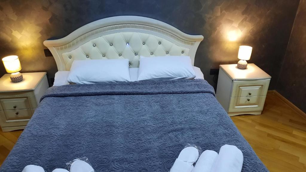 Llit o llits en una habitació de Makos Guest House