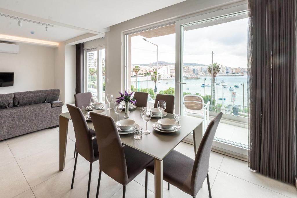 Χώρος καθιστικού στο Seafront Luxury Apartment