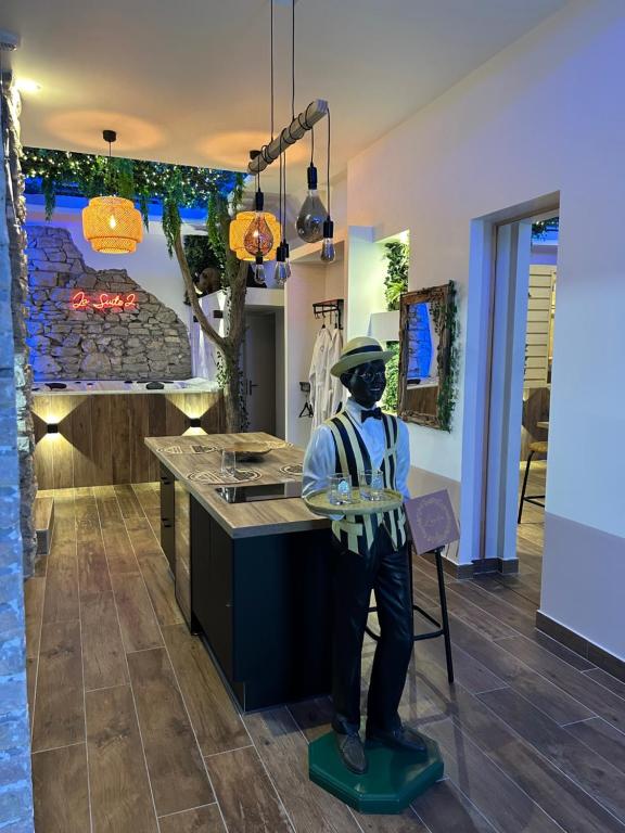 Grenoble LA SUITE 2 spa jaccuzzi et sauna privatif - отзывы и видео