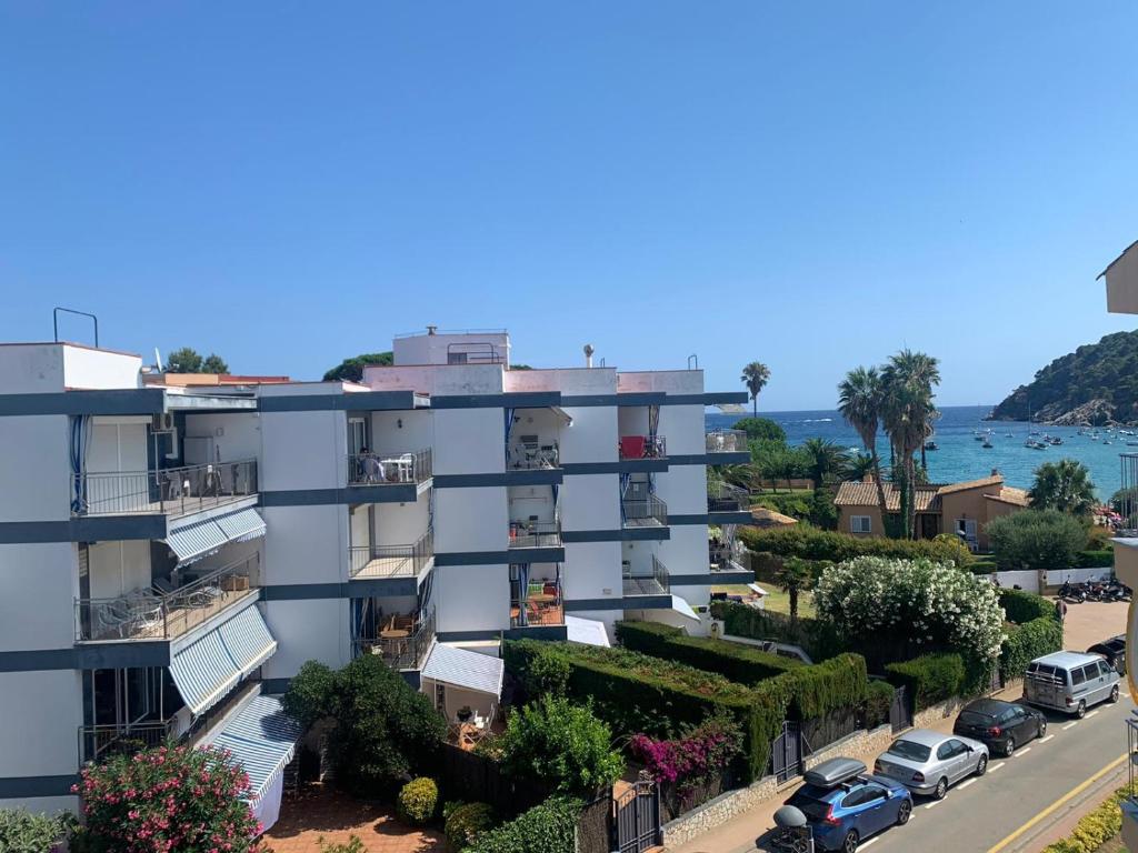 an apartment building on the side of a street at ESPERANÇA 32 in Palamós