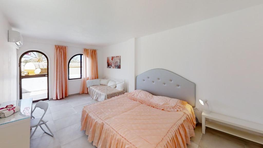 Katil atau katil-katil dalam bilik di Villa las Buganvillas MASPALOMAS - Cocina y habitaciones con baños privados