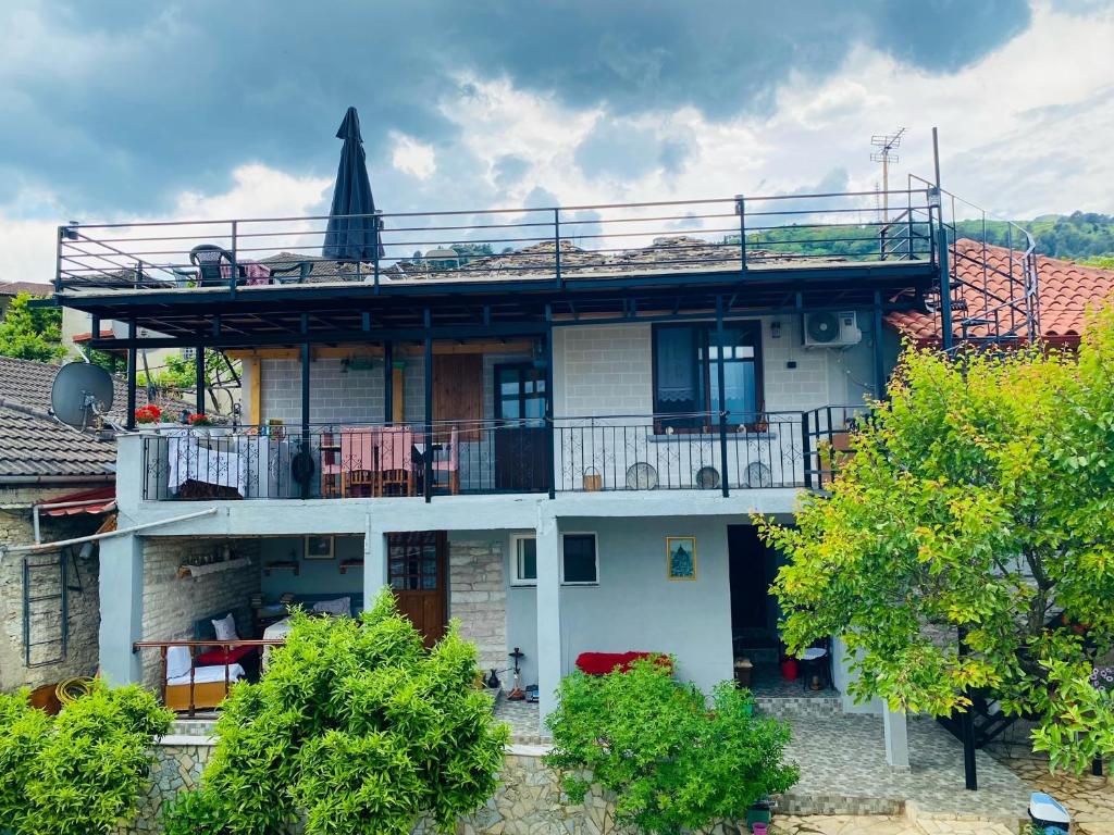 "Mani Guest House"