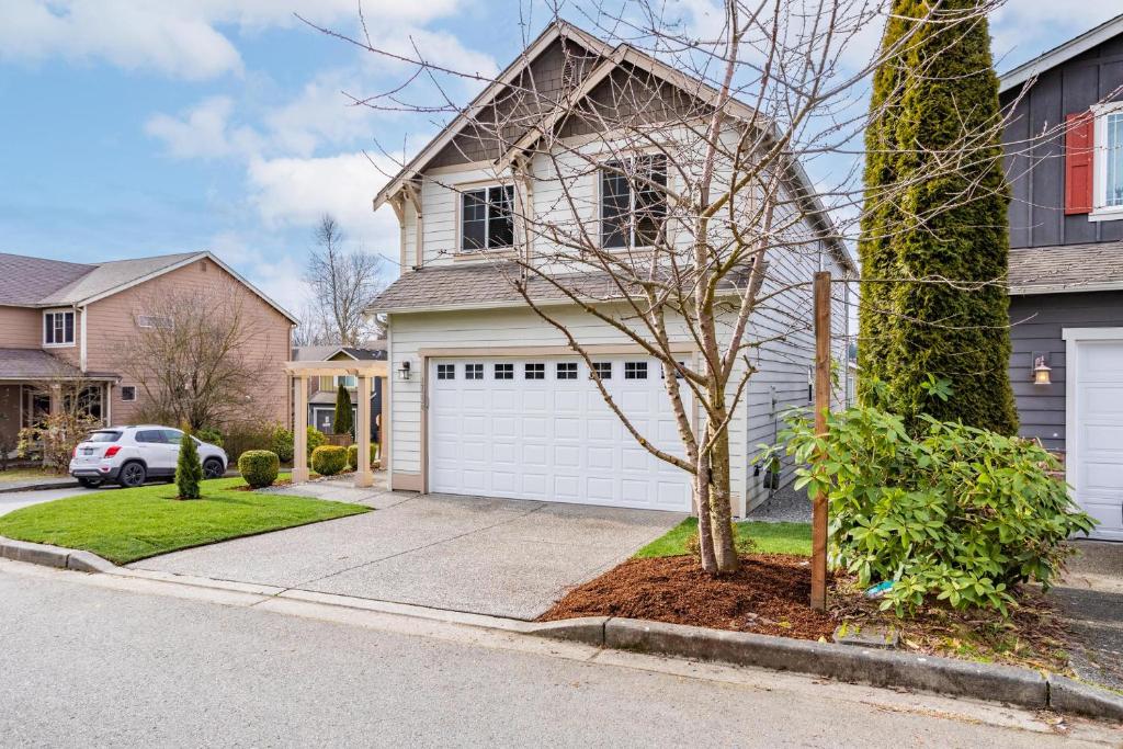 Inviting 3BR House in Bothell, Mill Creek (updated prices 2024)