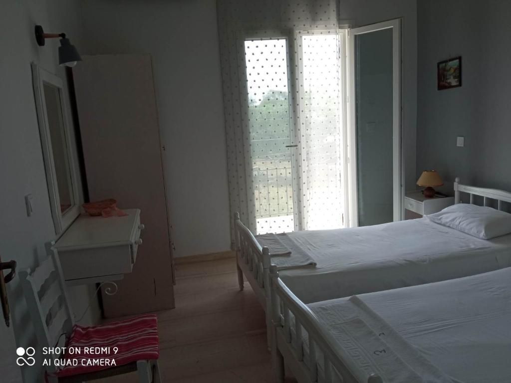 Postel nebo postele na pokoji v ubytování Angelik Ipsos no5