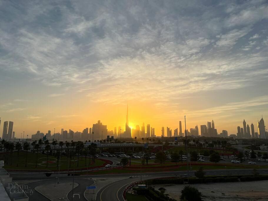 Fotografie z fotogalerie ubytování Bright 1BDR Massive Terrace Overlooking Downtown v Dubaji