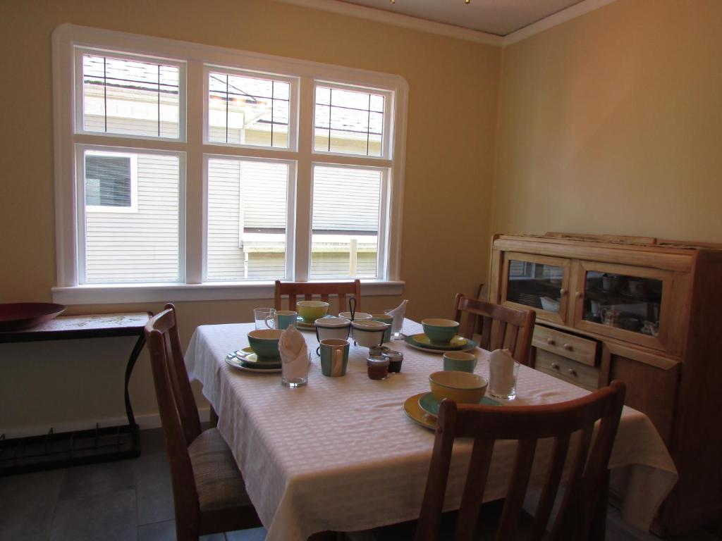 Una cocina o kitchenette en Campbell Cottage B&B