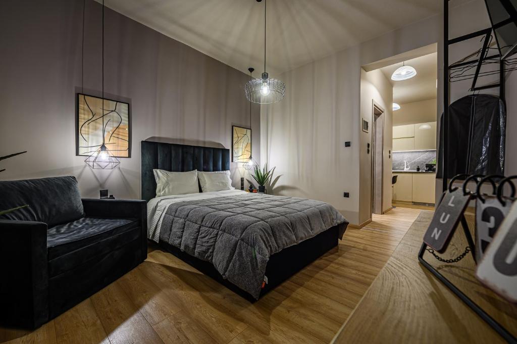 Postel nebo postele na pokoji v ubytování Eleni Zirganou Studios & Apartments