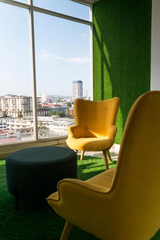 Posezení v ubytování private ocean view studio apartment