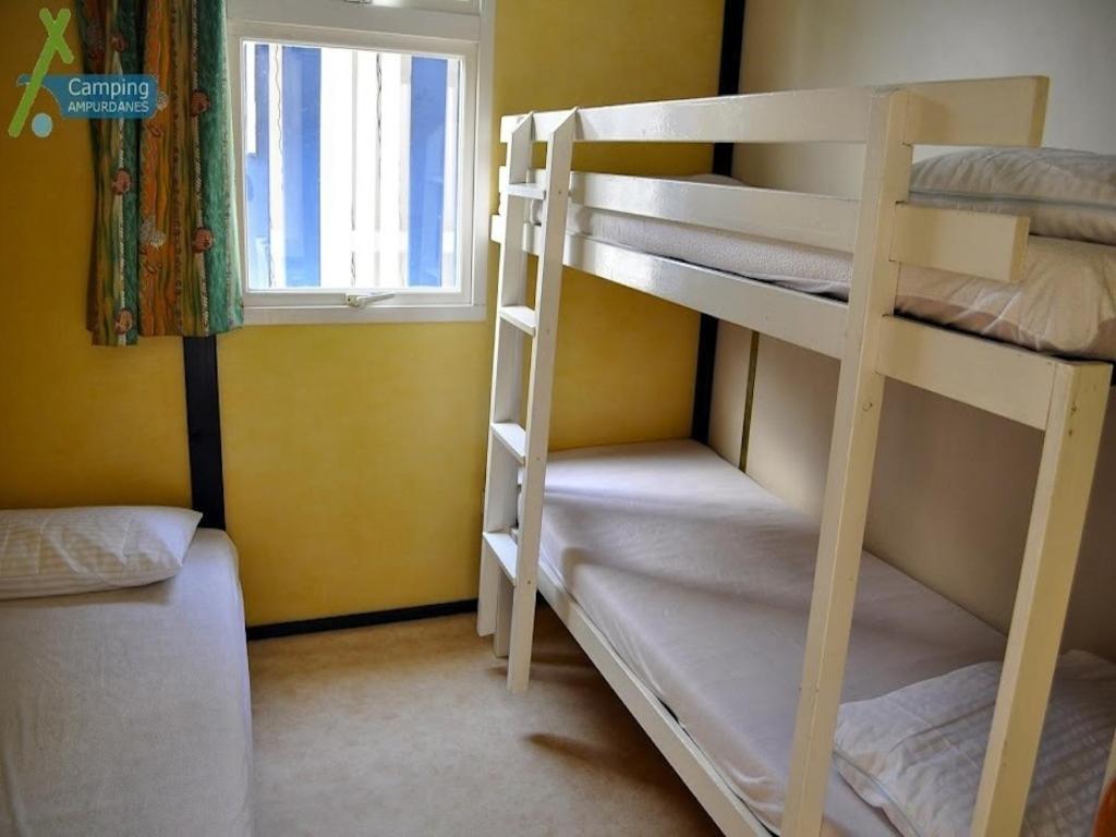 Posteľ alebo postele v izbe v ubytovaní Camping Ampurdanes