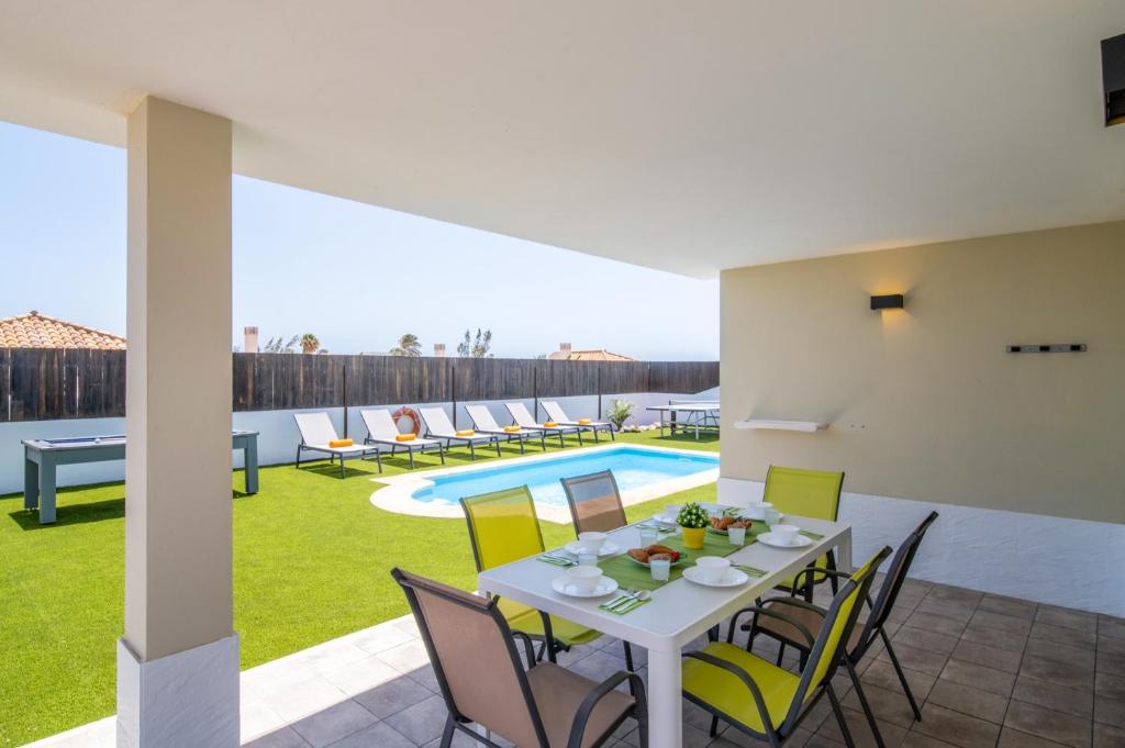 Fotografie z fotogalerie ubytování Villa Caleta Heights by Villa Plus v destinaci Caleta De Fuste
