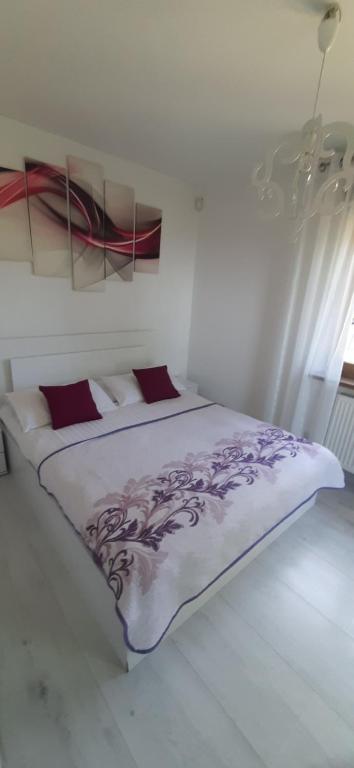Posteľ alebo postele v izbe v ubytovaní Apartamenty EDEN jacuzzi, sauna