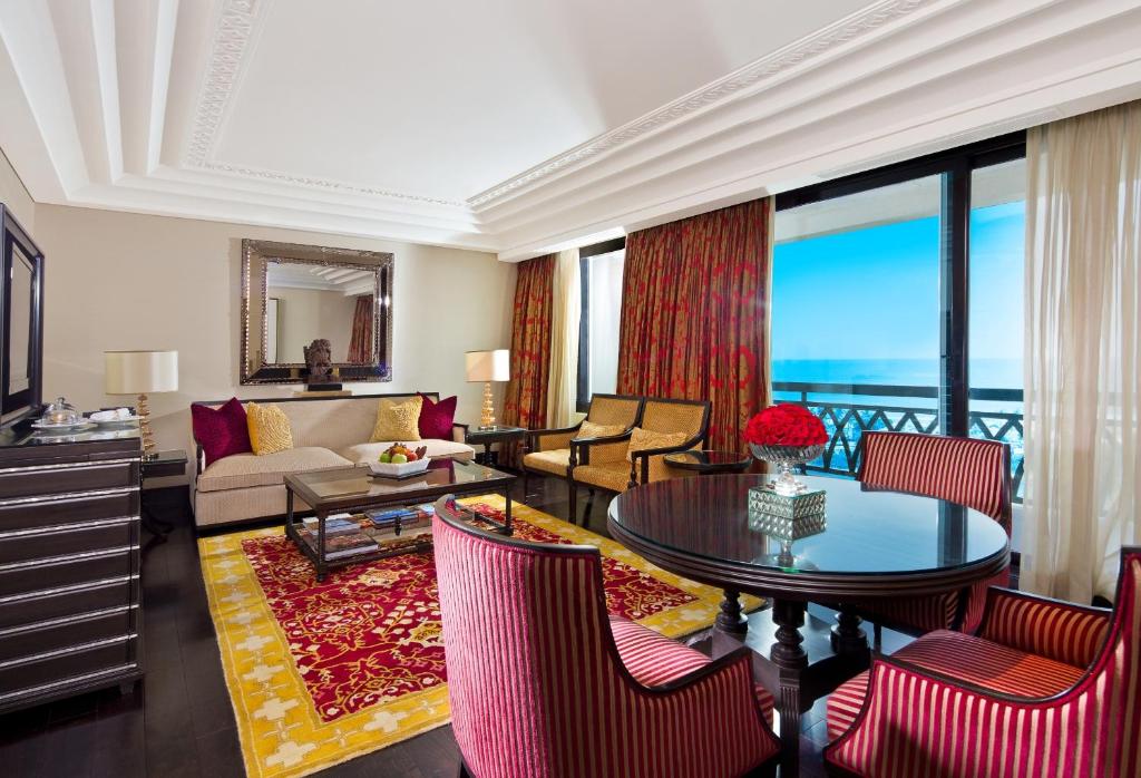 Posezení v ubytování The Leela Palace Chennai