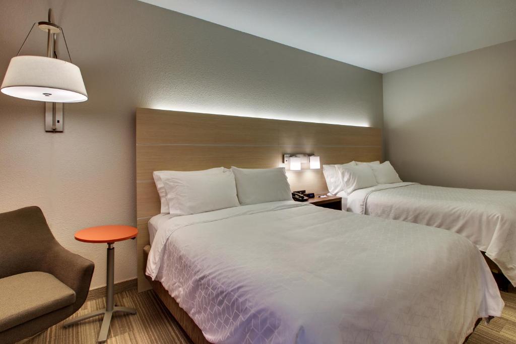 Holiday Inn Express Hotel & Suites Cedar Rapids I-380 at 33rd Avenue by IHG - Habitación Estándar Con Dos Camas Queen
