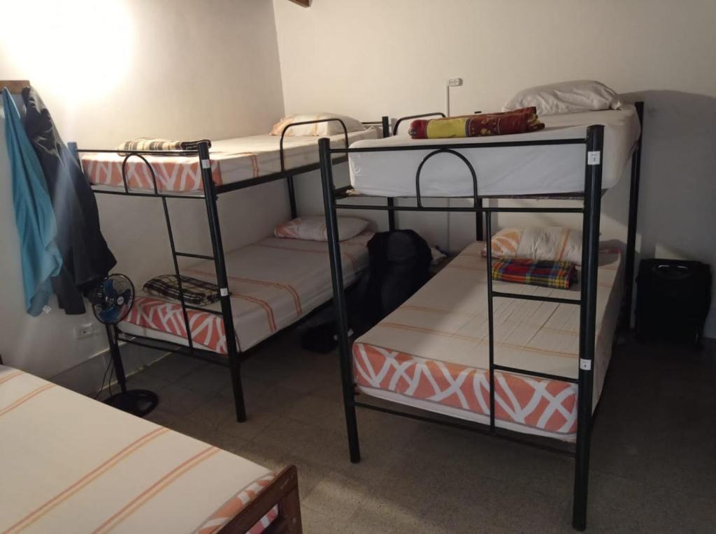 Postel nebo postele na pokoji v ubytování Yellow House Hostel