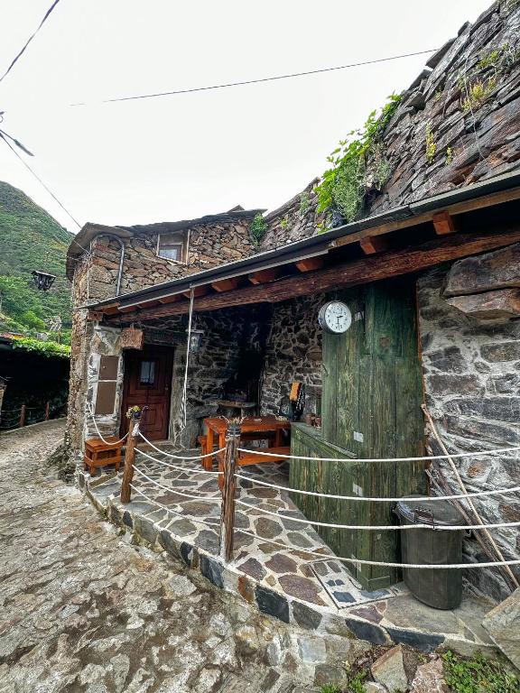 O inovador hotel com casas pré-fabricadas escondido numa floresta em Arouca  – NiT