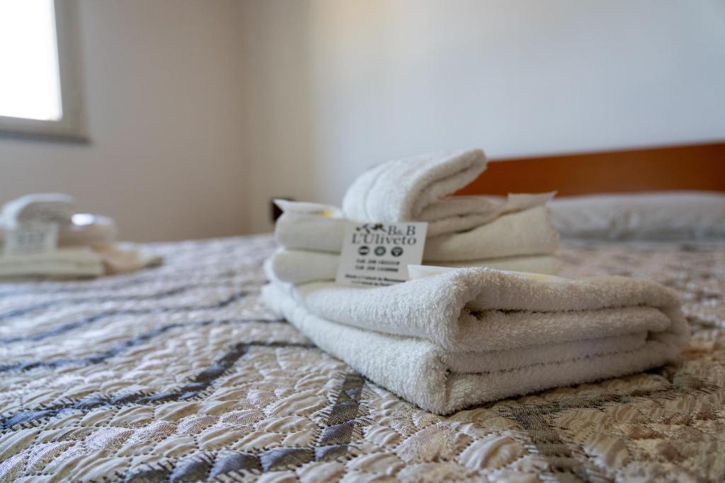 Postel nebo postele na pokoji v ubytování B&B L'Uliveto Rooms & Pool